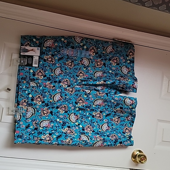 Jones  New York Blue Floral Pull-On Bermuda Shorts - Picture 1 of 4